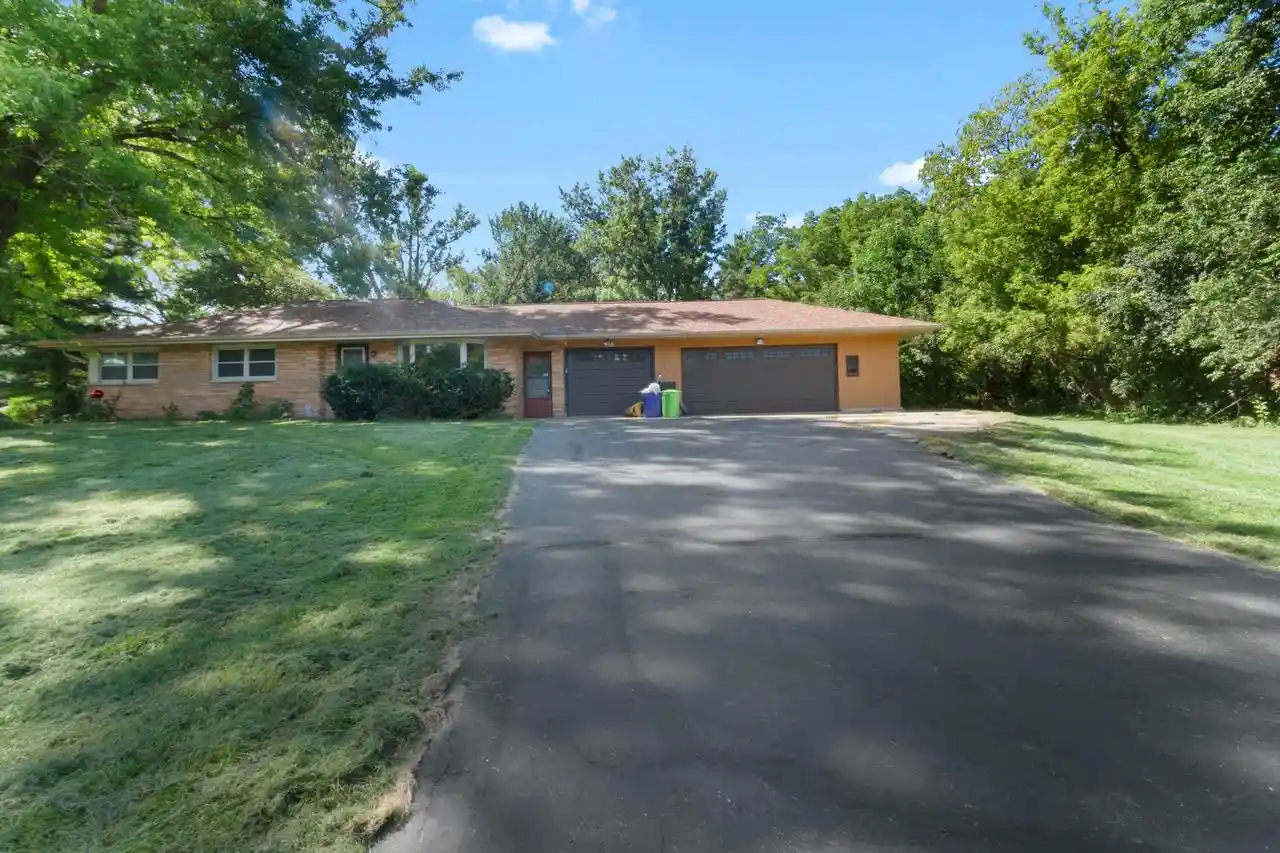 Photo 1 of Single family home for sale at W222n8351 Plainview Pkwy, Sussex, WI 53089 | MLS# 1978240 | Listing updated on 2026-09-25