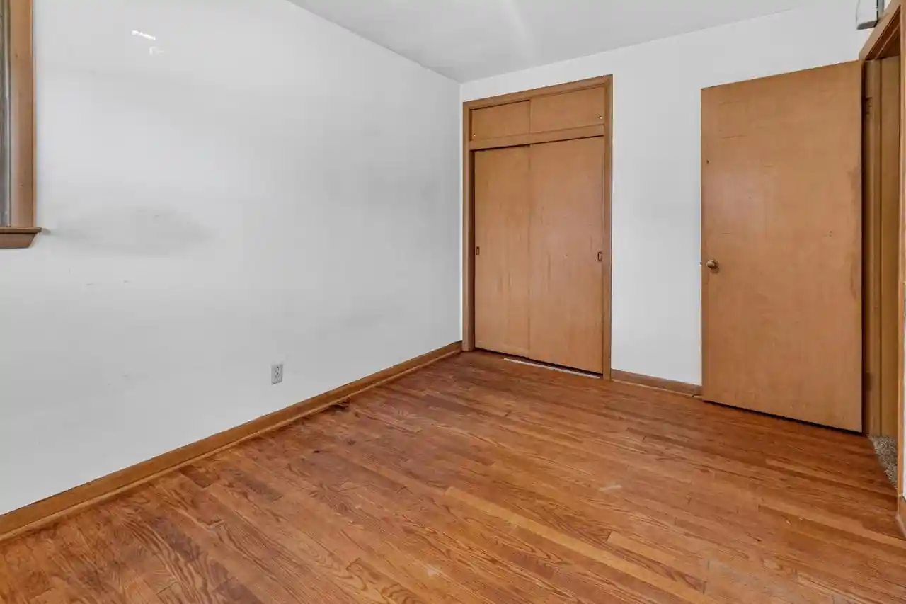 Photo 4 of Single family home for sale at W222n8351 Plainview Pkwy, Sussex, WI 53089 | MLS# 1978240 | Listing updated on 2026-09-25