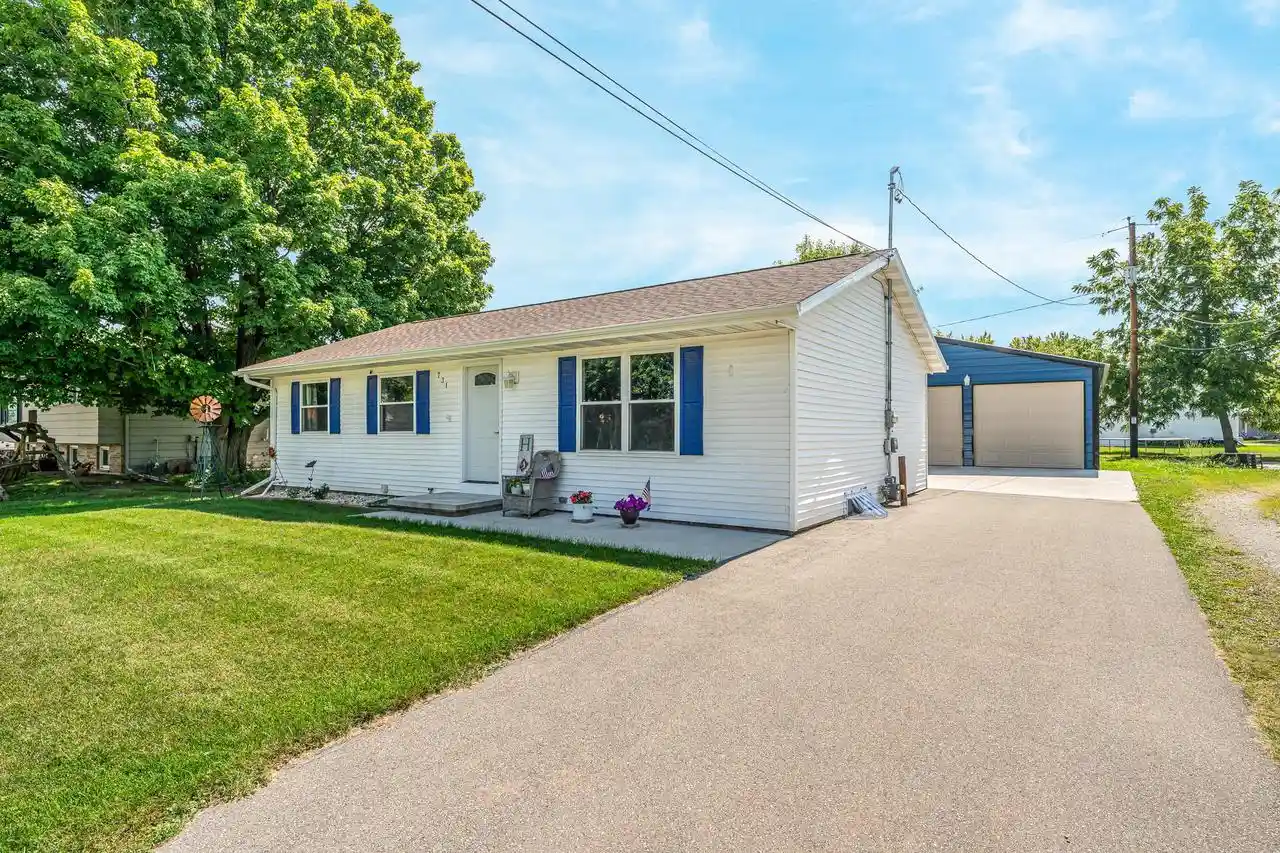 Photo 4 of Single family home for sale at 731 Pine Street Street, Winneconne, WI 54986 | MLS# 50331823 | Listing updated on 2026-09-21