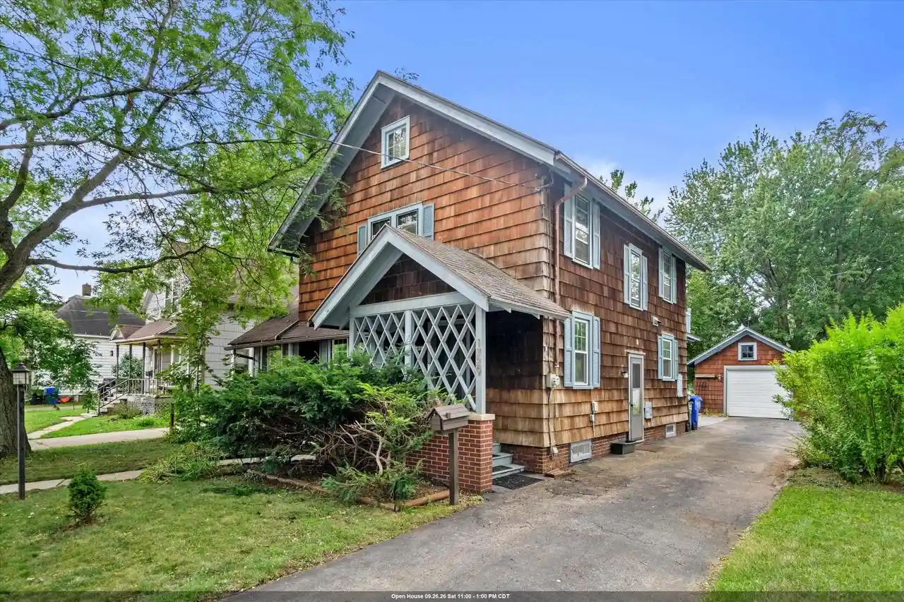 Photo 1 of Single family home for sale at 1729 N Oneida Street Street, Appleton, WI 54911 | MLS# 50331825 | Listing updated on 2026-09-19