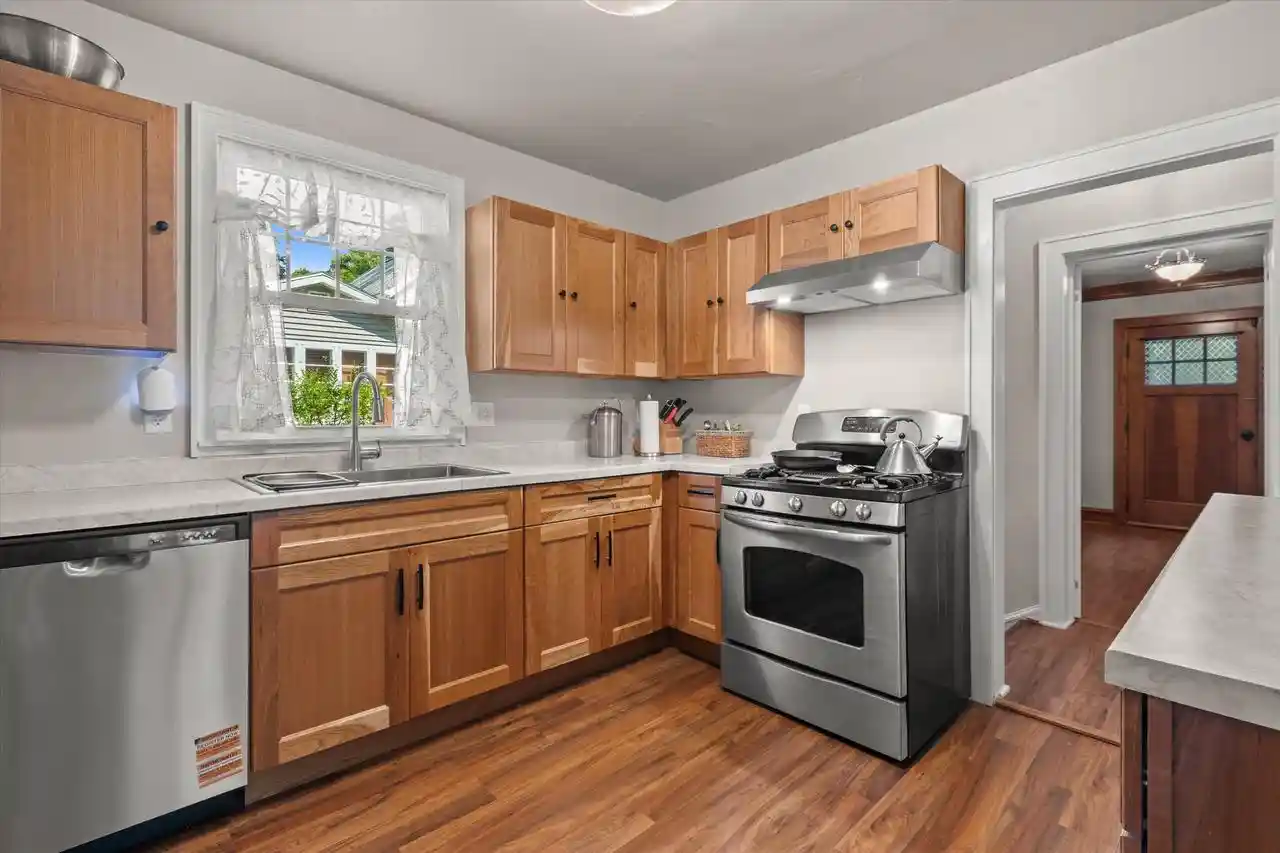 Photo 4 of Single family home for sale at 1729 N Oneida Street Street, Appleton, WI 54911 | MLS# 50331825 | Listing updated on 2026-09-19