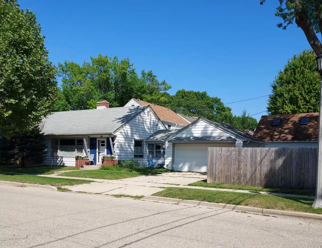 Photo 1 of Single family home for sale at 700 E Chateau Pl, Milwaukee, WI 53217 | MLS# 1978252 | Listing updated on 2026-09-09