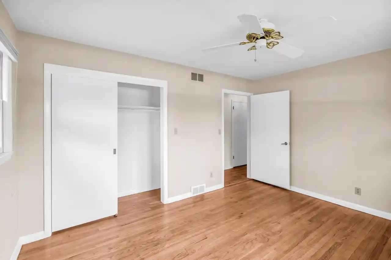 Photo 4 of Single family home for sale at 11240 N Valley Dr Dr, Mequon, WI 53092 | MLS# 1978253 | Listing updated on 2026-09-18