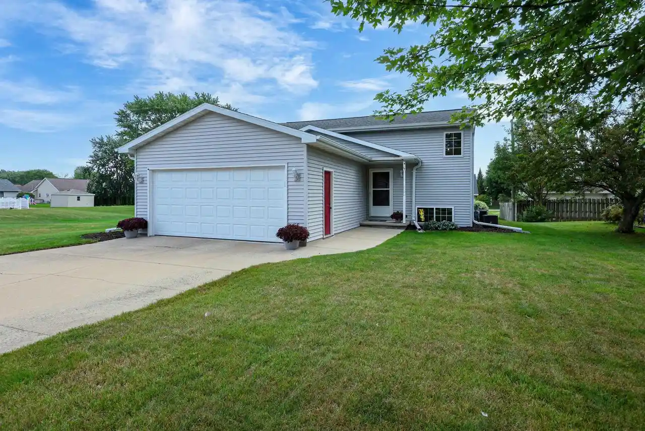 Photo 1 of Single family home for sale at W7015 Verna Road Road, Menasha, WI 54952 | MLS# 50331839 | Listing updated on 2026-08-30
