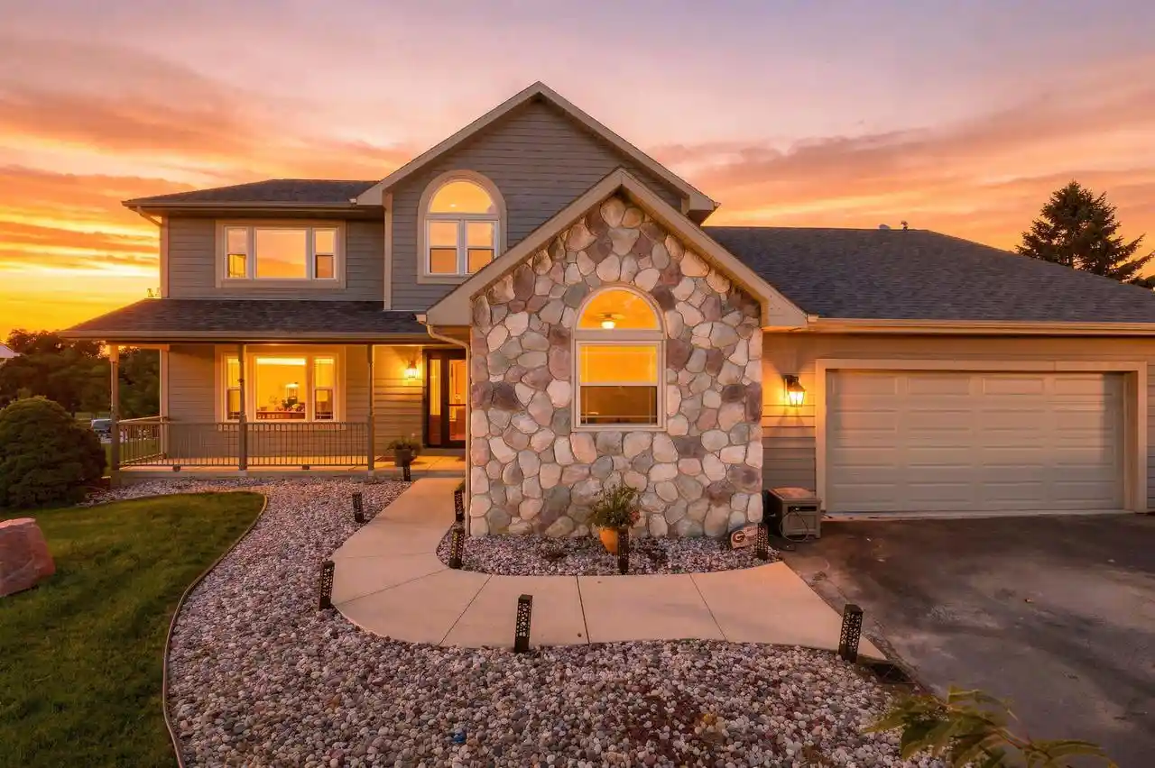 Photo 1 of Single family home for sale at W4604 Pebble Dr Dr, Elkhorn, WI 53121 | MLS# 1978271 | Listing updated on 2026-09-09