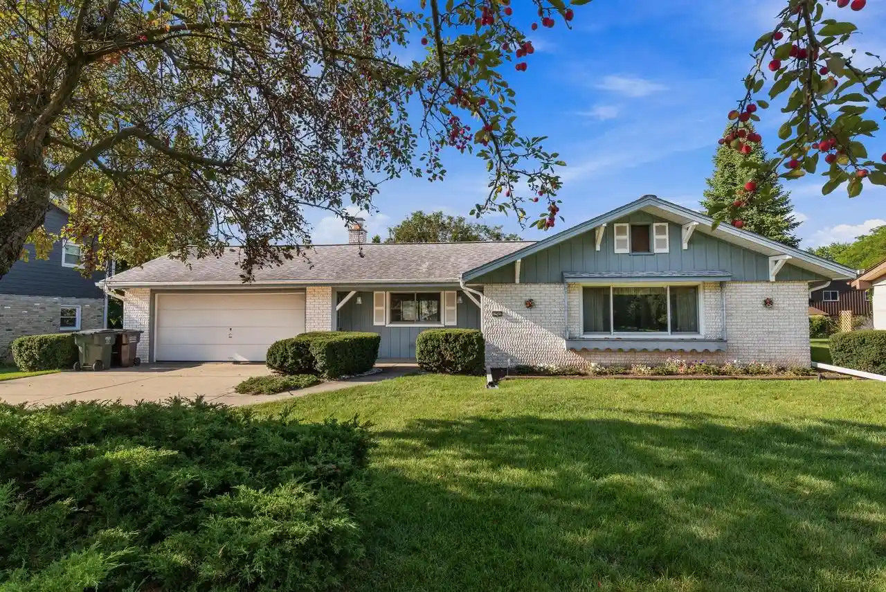 Photo 1 of Single family home for sale at 12945 W Brentwood Dr Dr, New Berlin, WI 53151 | MLS# 1978284 | Listing updated on 2026-09-03