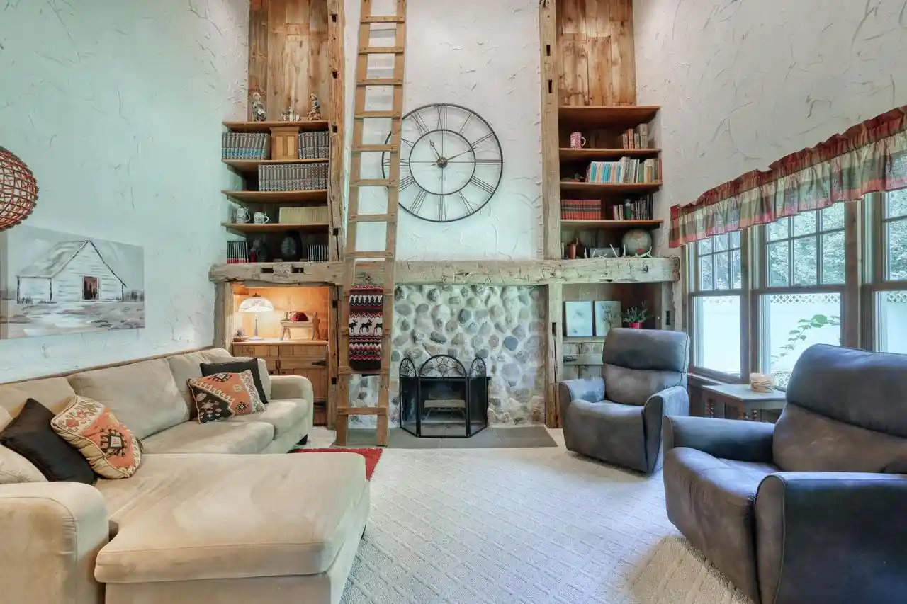 Photo 3 of Single family home for sale at 2831 Hwy 83, Hartland, WI 53029 | MLS# 1978304 | Listing updated on 2026-09-22