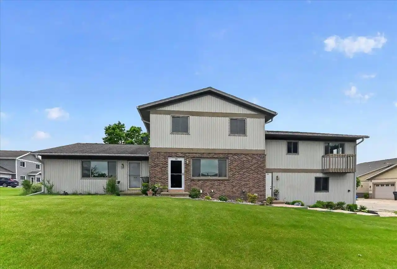 1st image of 1909 Fox Run Run, Mount Horeb, WI 53572 | MLS# 2031545