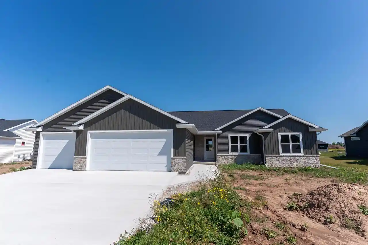 Photo 1 of Single family home for sale at W5890 Edgewood Dr Dr, Menasha, WI 54952 | MLS# 50331868 | Listing updated on 2026-09-21
