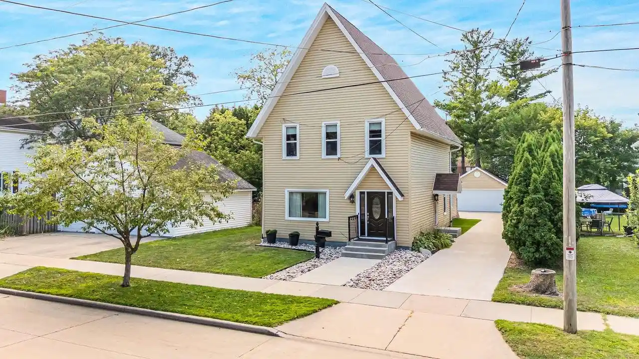 Photo 1 of Single family home for sale at 717 Powers Street Street, Oshkosh, WI 54901 | MLS# 50331863 | Listing updated on 2026-08-29