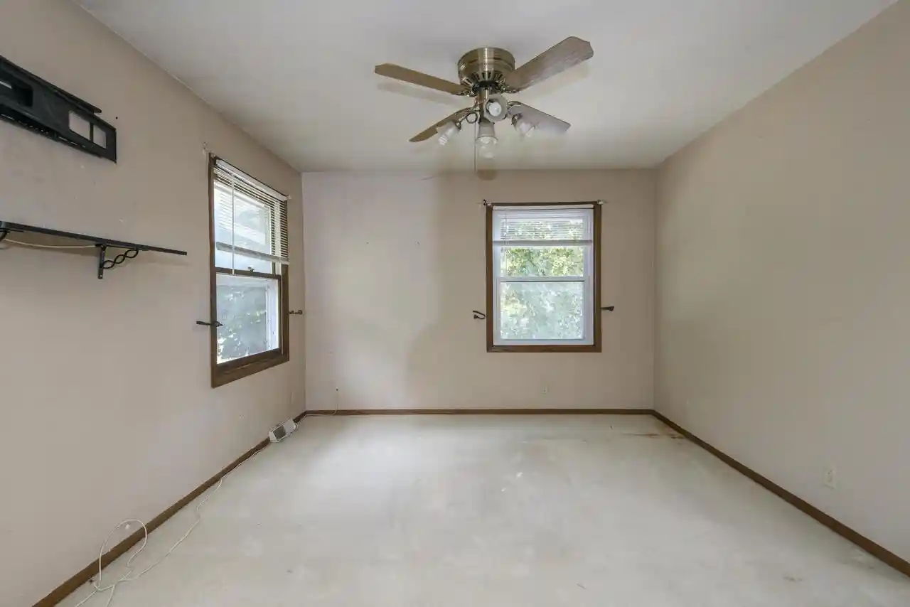 Listing Photo 4 - Condo for sale in building located at 1320 Camden Wy Wy, Waukesha, WI 53186 - Unit #2