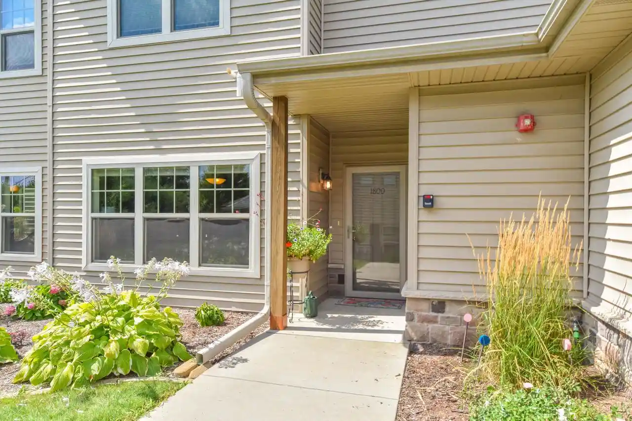 Condo for sale at 1800 New Port Vista Dr Dr, Grafton, WI 53024 | MLS# 1978332