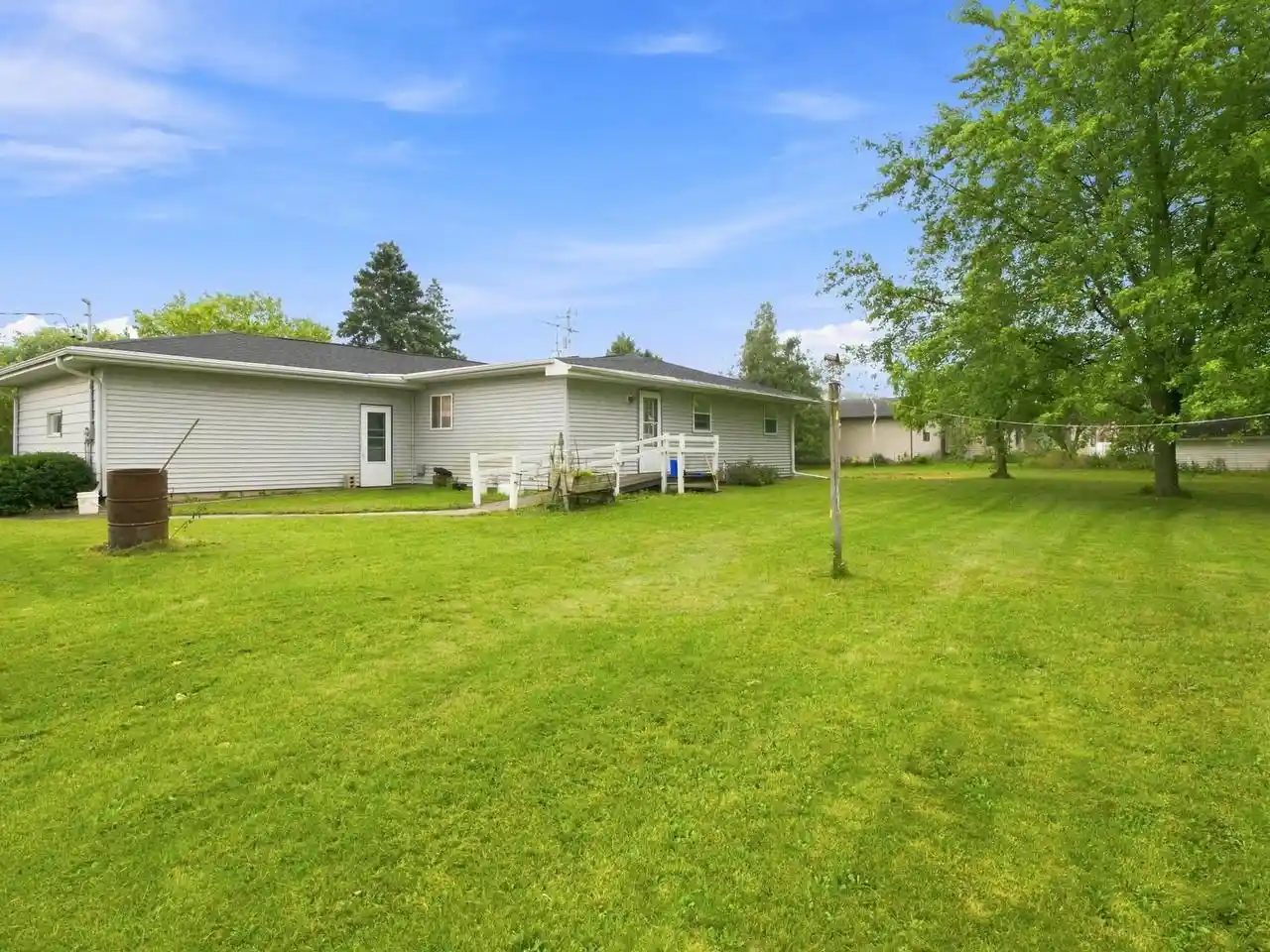 Photo 2 of Single family home for sale at 4936 S Business Dr, Sheboygan, WI 53081 | MLS# 1978364 | Listing updated on 2026-10-04