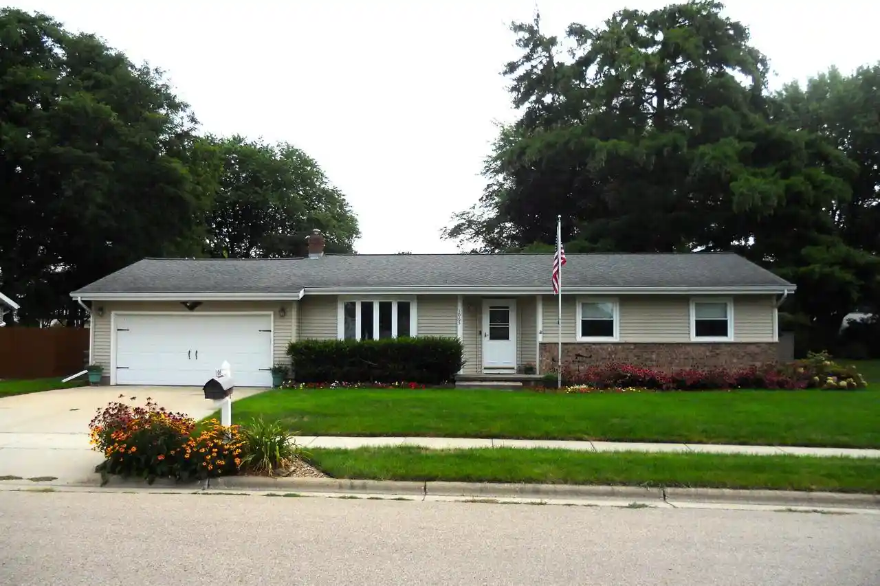 Photo 1 of Single family home for sale at 1065 Tara Dr Dr, Sun Prairie, WI 53590 | MLS# 2031590 | Listing updated on 2026-08-29