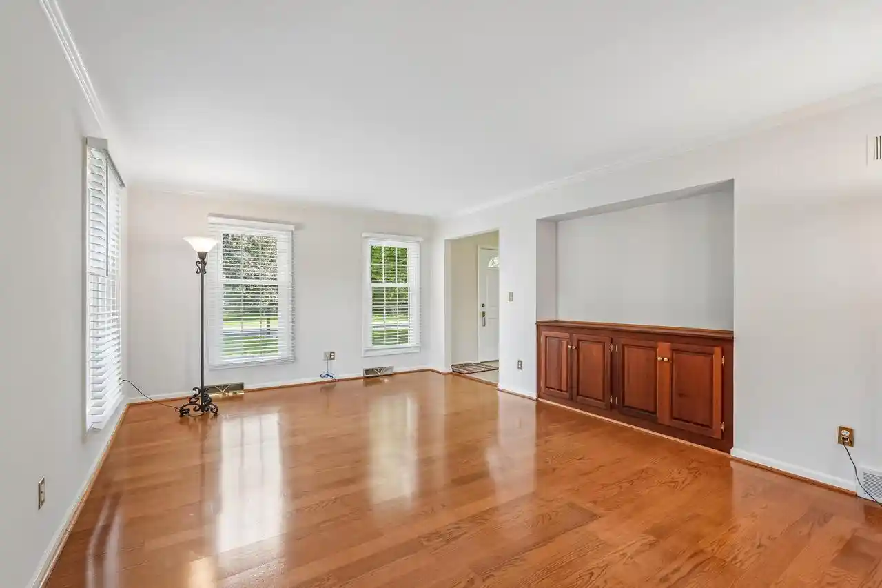 Photo 4 of Single family home for sale at 12525 N Woodland Dr Dr, Mequon, WI 53092 | MLS# 1978383 | Listing updated on 2026-09-02