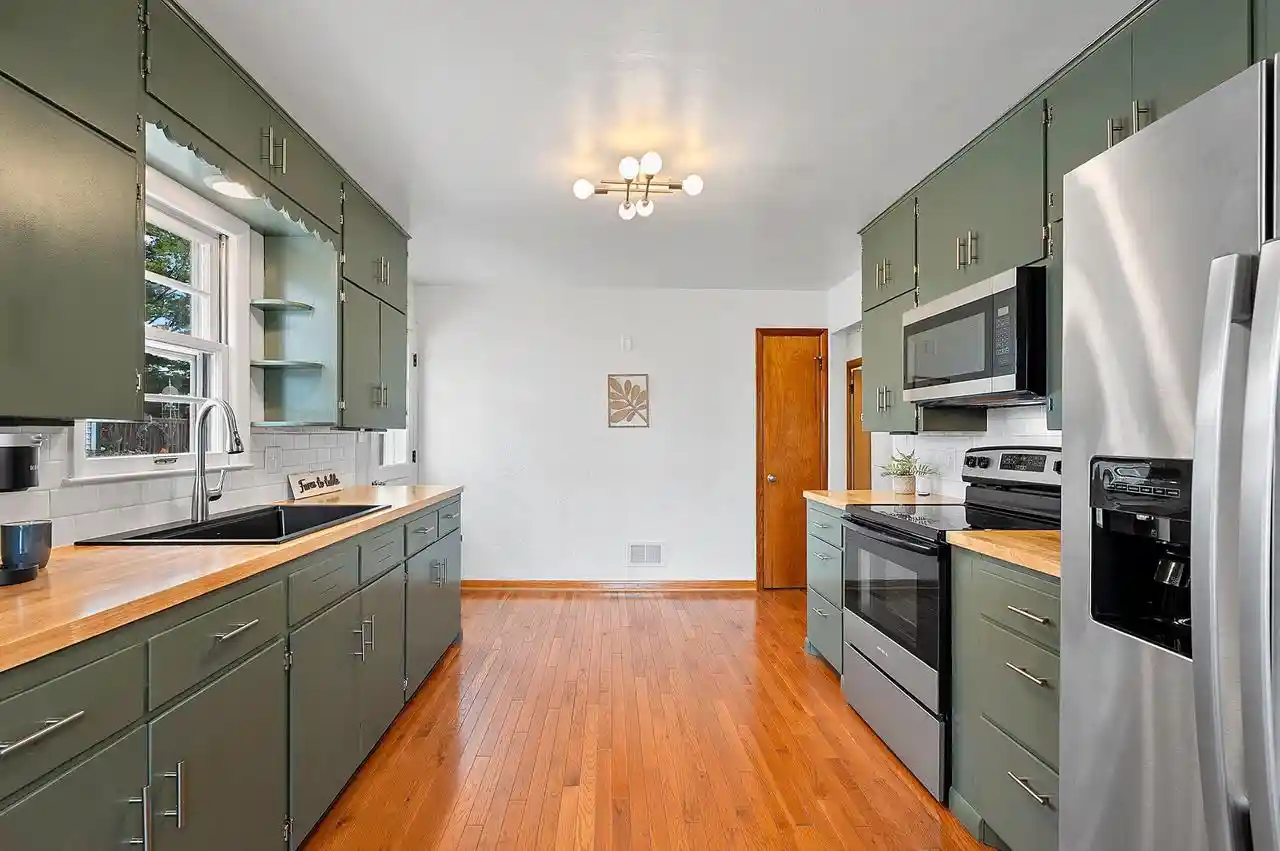 Photo 3 of Single family home for sale at 1621 Johnston Dr Dr, Manitowoc, WI 54220 | MLS# 1978436 | Listing updated on 2026-10-09