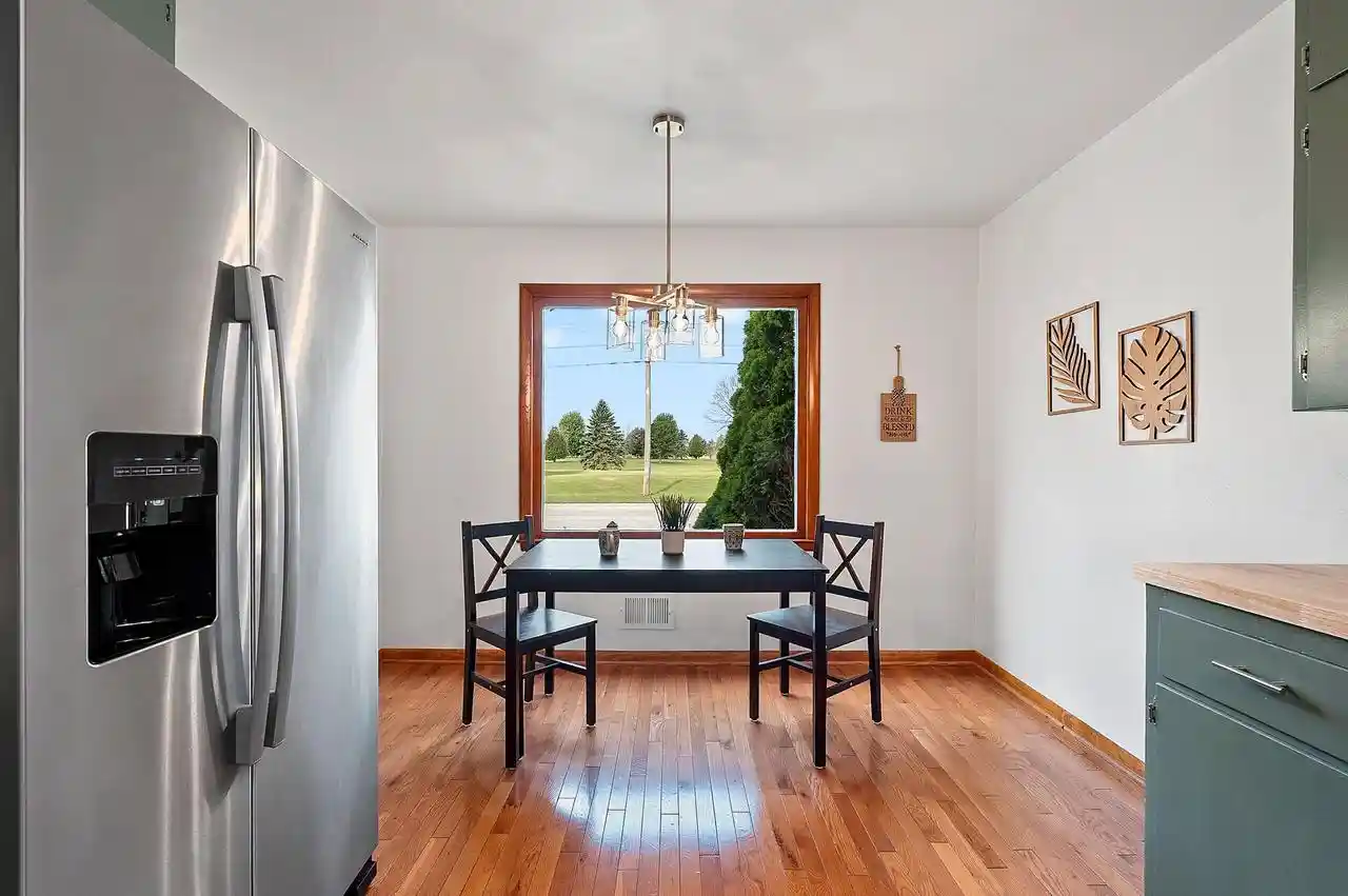 Photo 4 of Single family home for sale at 1621 Johnston Dr Dr, Manitowoc, WI 54220 | MLS# 1978436 | Listing updated on 2026-10-09