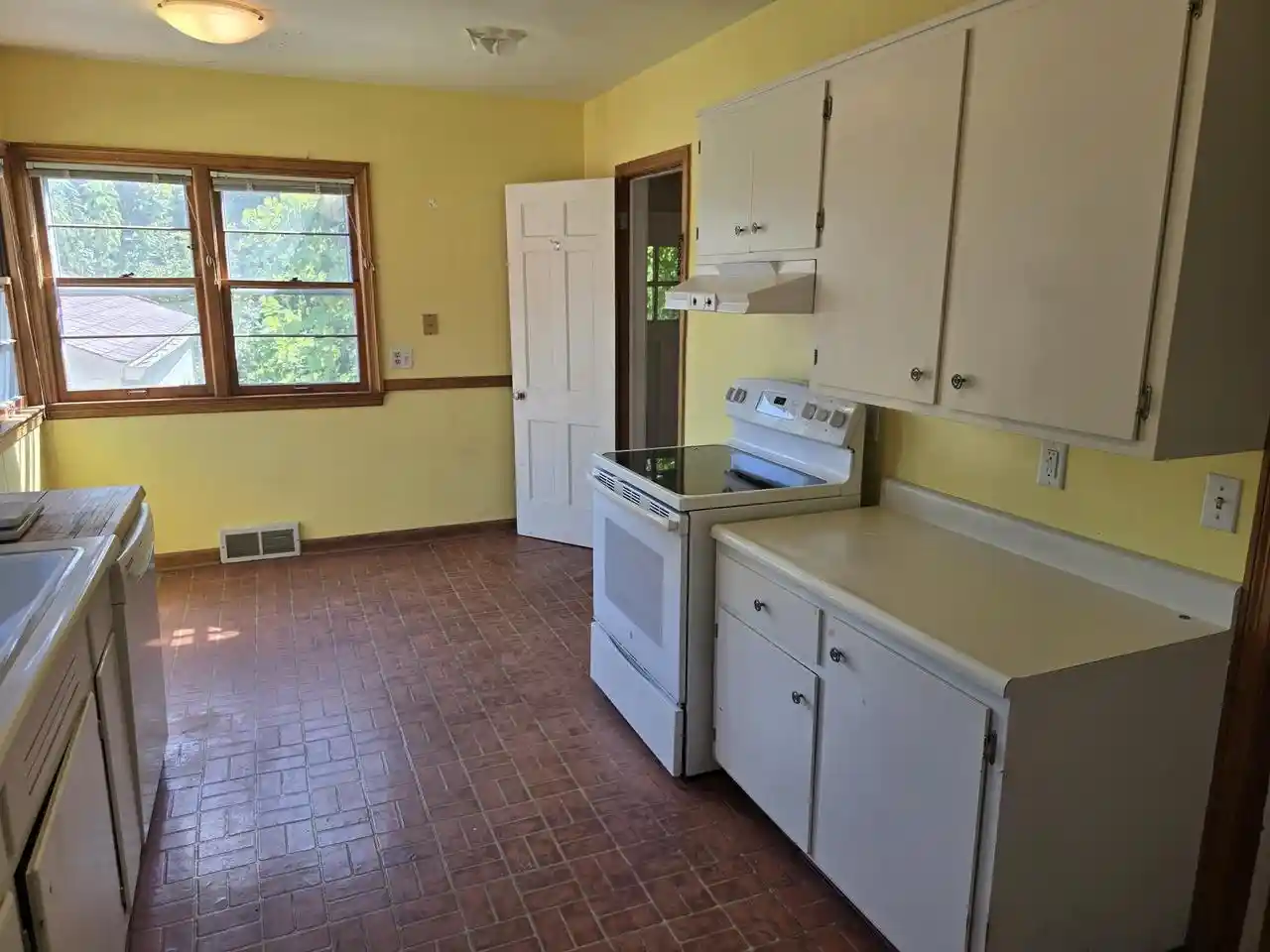 Photo 3 of Sale Pending at 3907 Winnemac Ave, Madison, WI 53711 | MLS# 2031629 | Listing updated on 2026-09-04
