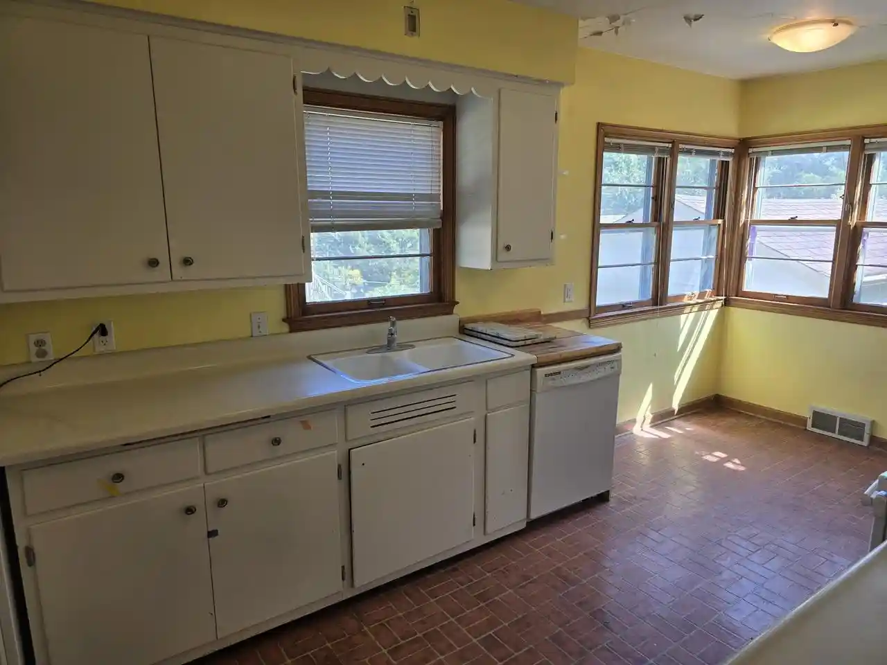 Photo 3 of Sale Pending at 3907 Winnemac Ave, Madison, WI 53711 | MLS# 2031629 | Listing updated on 2026-09-04