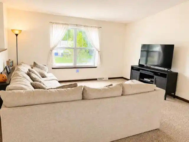 Photo 3 of Single family home for sale at 899 Wedgewood Dr, Kronenwetter, WI 54455 | MLS# 22604270 | Listing updated on 2026-09-21