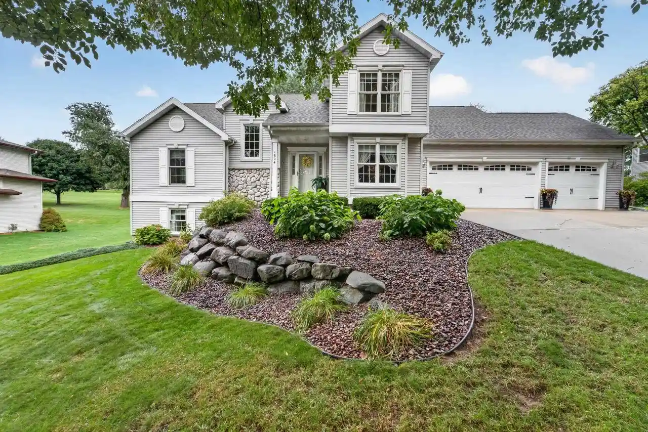 Photo 1 of Single family home for sale at 1604 Three Wood Dr, Mount Horeb, WI 53572 | MLS# 2031640 | Listing updated on 2026-10-01