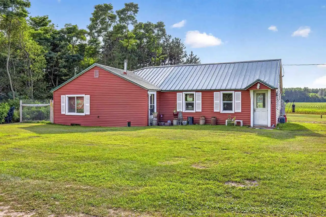 Photo 1 of Single family home for sale at N3043 Pioneer Rd, Clintonville, WI 54929 | MLS# 50331890 | Listing updated on 2026-09-10