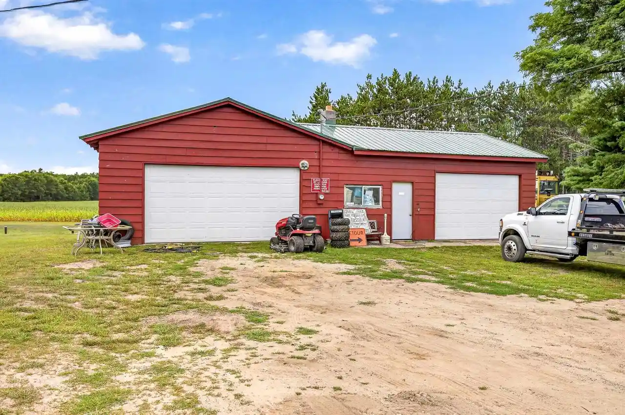 Photo 4 of Single family home for sale at N3043 Pioneer Rd, Clintonville, WI 54929 | MLS# 50331890 | Listing updated on 2026-09-10