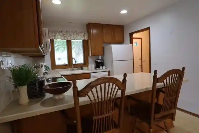 Photo 4 of Single family home for sale at 5721 Meadowood Dr, Madison, WI 53711 | MLS# 2031649 | Listing updated on 2026-09-16