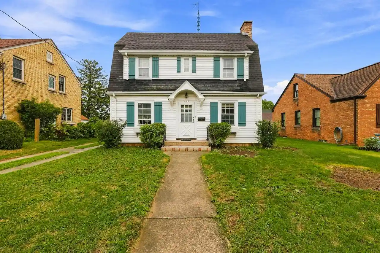 Photo 1 of Single family home for sale at 1621 S 15th Street, Manitowoc, WI 54220 | MLS# 1978481 | Listing updated on 2026-09-17