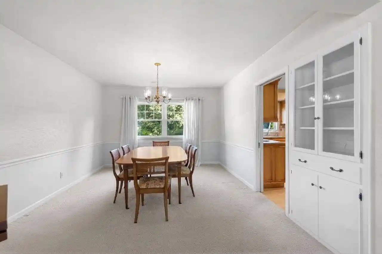 Photo 2 of Single family home for sale at 180 Rosemont Dr, Green Bay, WI 54301 | MLS# 50331901 | Listing updated on 2026-09-21