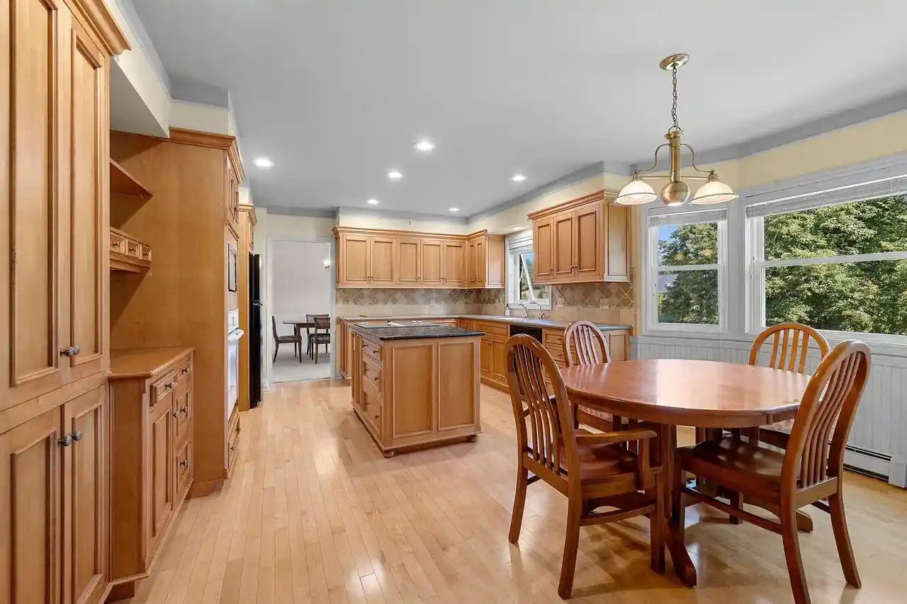 Photo 3 of Single family home for sale at 180 Rosemont Dr, Green Bay, WI 54301 | MLS# 50331901 | Listing updated on 2026-09-21