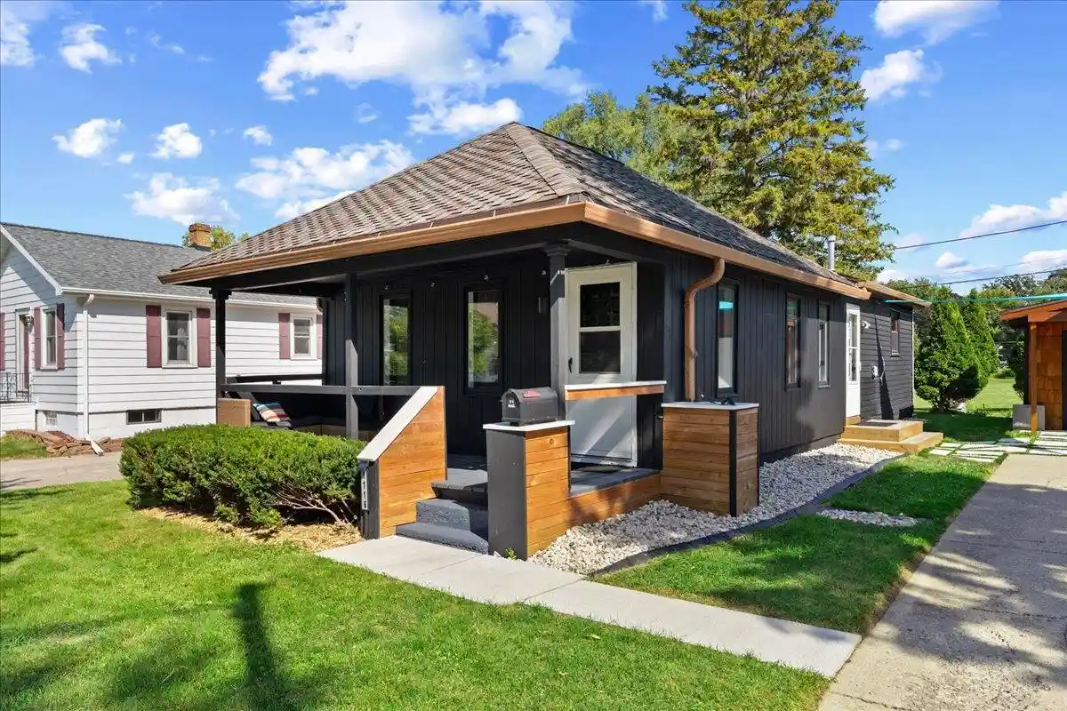 Photo 1 of Single family home for sale at 1116 Lyndon St, Green Bay, WI 54303 | MLS# 50331904 | Listing updated on 2026-09-03