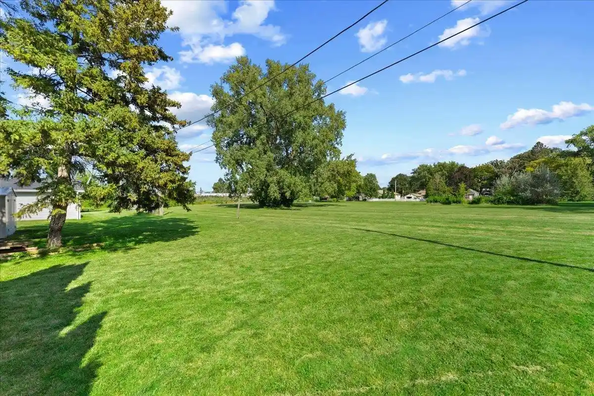 Photo 3 of Single family home for sale at 1116 Lyndon St, Green Bay, WI 54303 | MLS# 50331904 | Listing updated on 2026-09-03