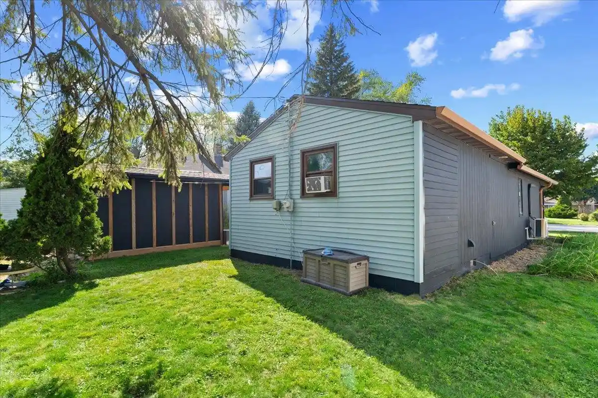 Photo 4 of Single family home for sale at 1116 Lyndon St, Green Bay, WI 54303 | MLS# 50331904 | Listing updated on 2026-09-03