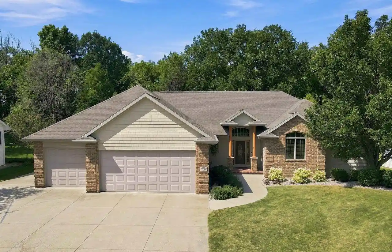 Photo 1 of Single family home for sale at 638 Miranda St, Combined Locks, WI 54113 | MLS# 50331905 | Listing updated on 2026-09-11