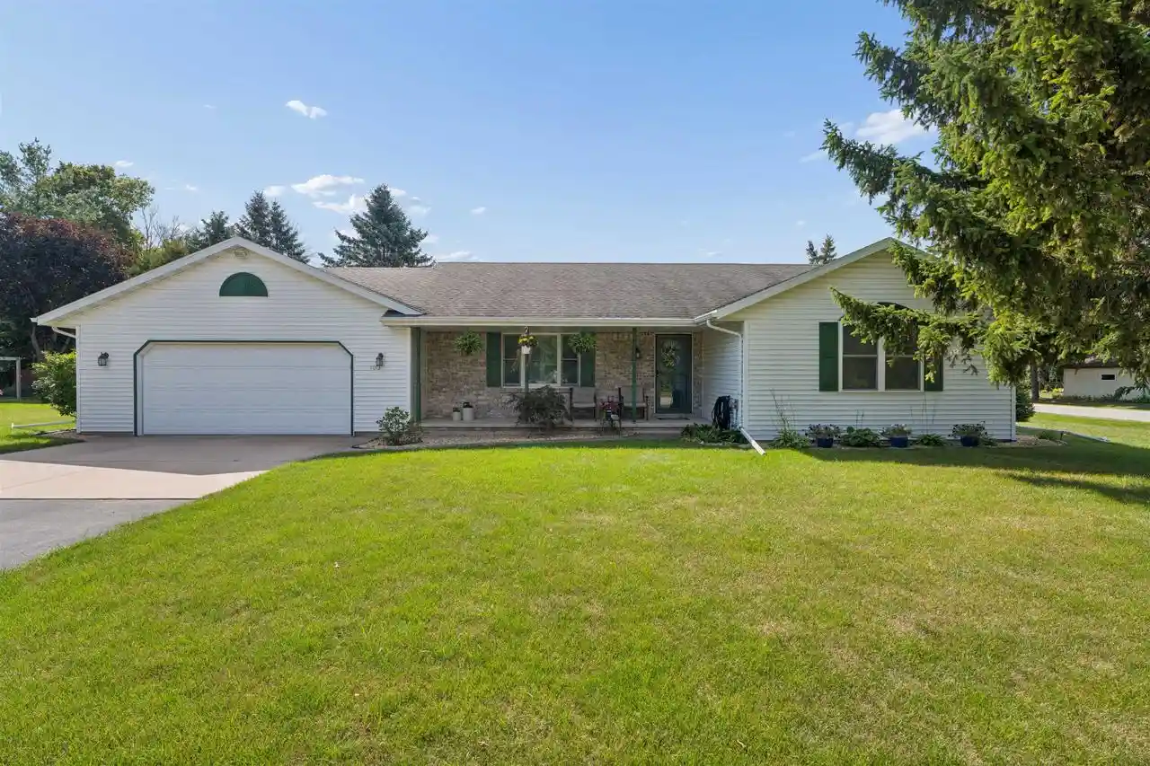 Photo 1 of Single family home for sale at W7013 Plank Rd, Appleton, WI 54915 | MLS# 50331902 | Listing updated on 2026-09-10