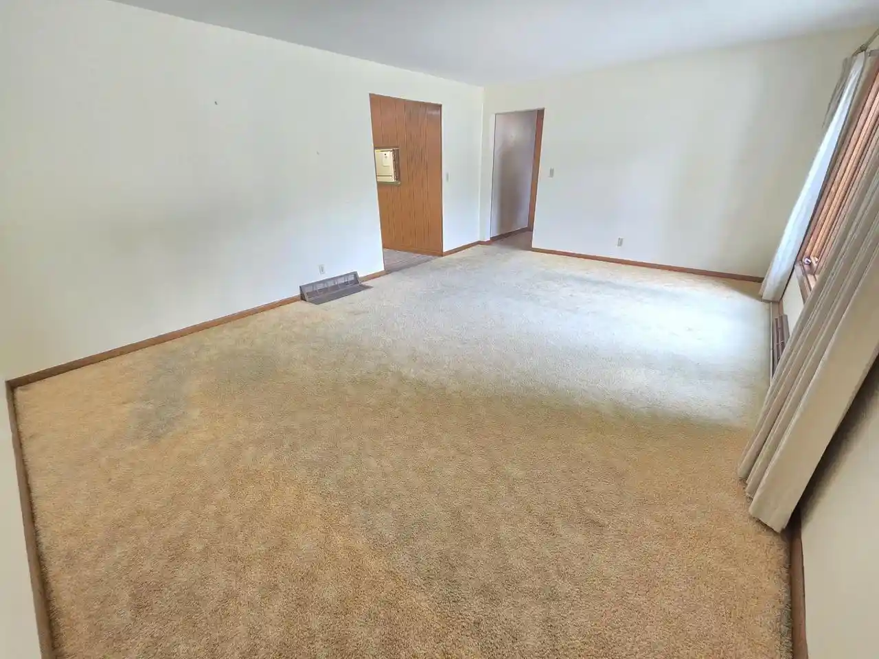 Photo 4 of Single family home for sale at 56 E Charles St, Markesan, WI 53946 | MLS# 2031655 | Listing updated on 2026-09-18
