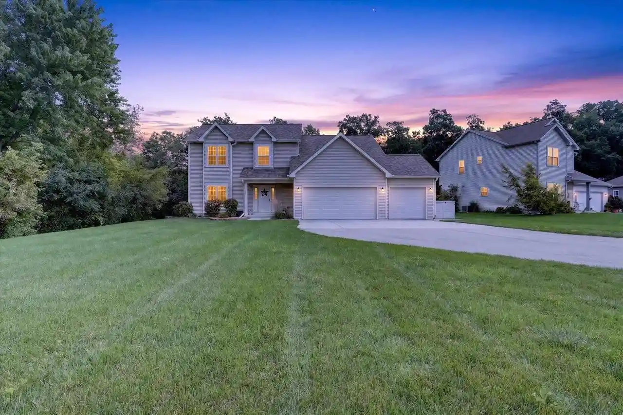 Photo 1 of Single family home for sale at 185 N Cranberry St, Elkhorn, WI 53121 | MLS# 2031656 | Listing updated on 2026-09-06