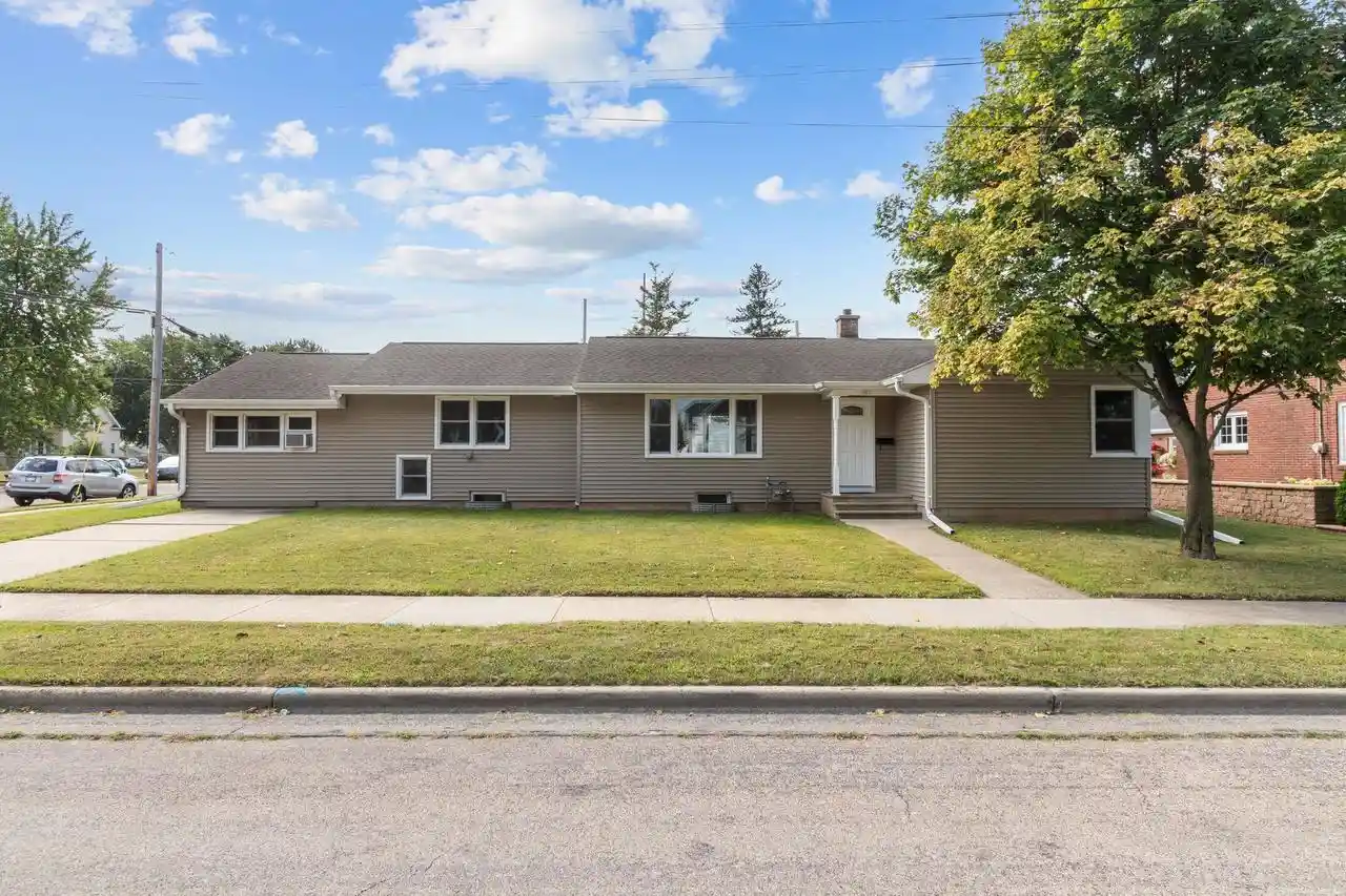 Photo 1 of Single family home for sale at 907 W 8th Avenue, Oshkosh, WI 54902 | MLS# 50331919 | Listing updated on 2026-09-02