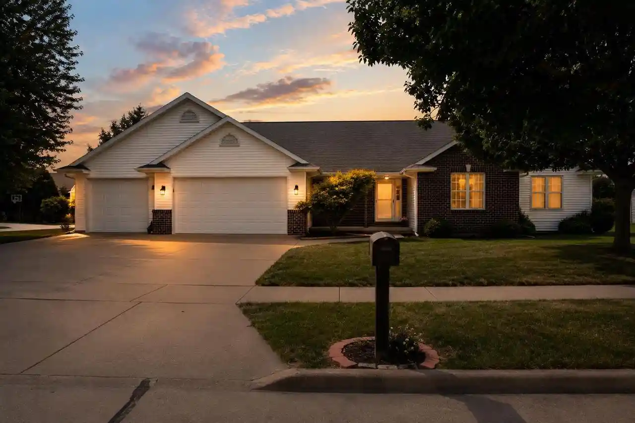 Photo 1 of Single family home for sale at 4801 N Benview Ct, Appleton, WI 54913 | MLS# 50331923 | Listing updated on 2026-09-22