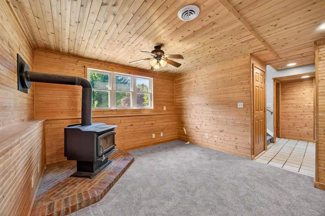 Photo 4 of Single family home for sale at 420 Mckinley St, Amherst, WI 54406 | MLS# 22604280 | Listing updated on 2026-08-31