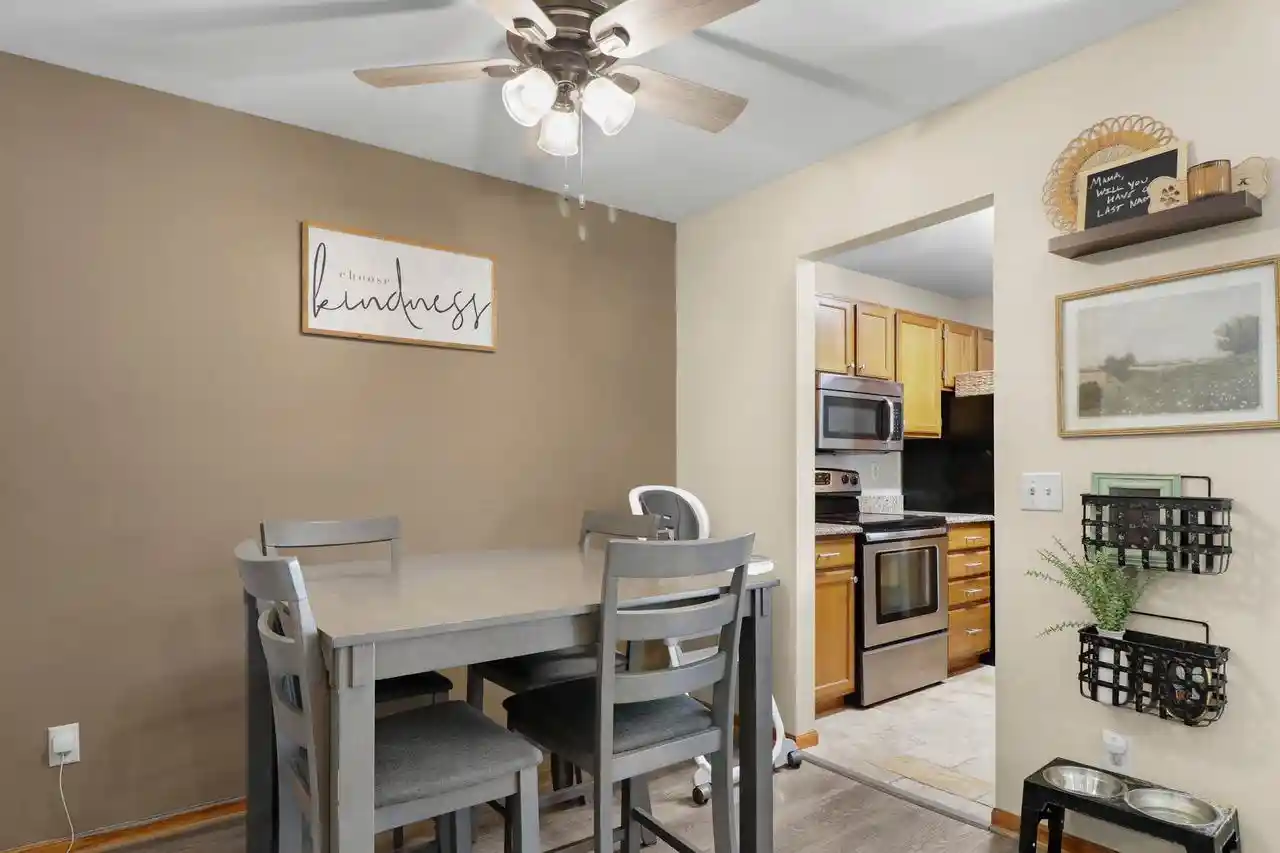 Photo 4 of Condo for sale at 916 Acewood Blvd, Madison, WI 53714 | MLS# 2031673 | Listing updated on 2026-09-11