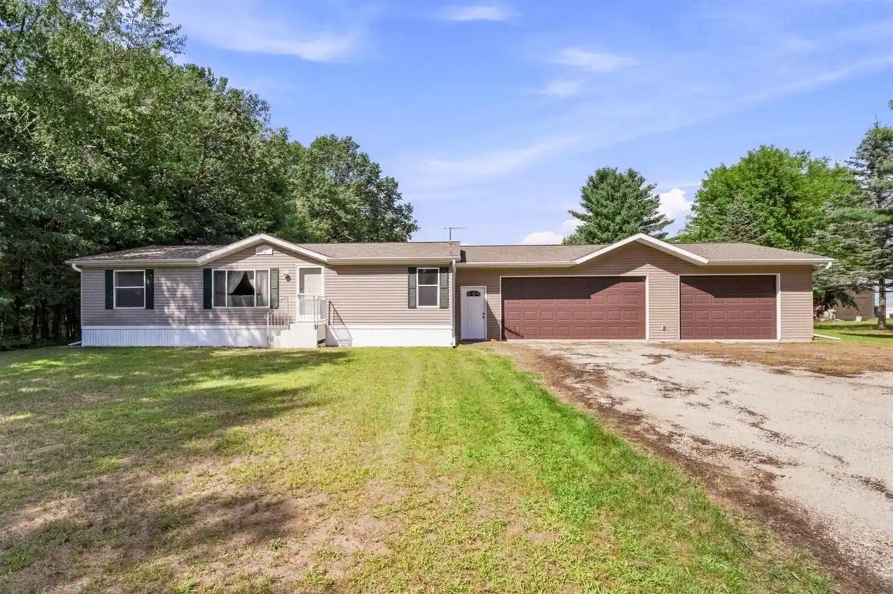 Photo 1 of Single family home for sale at W5476 Lake Dr, Shawano, WI 54166 | MLS# 50331932 | Listing updated on 2026-09-02