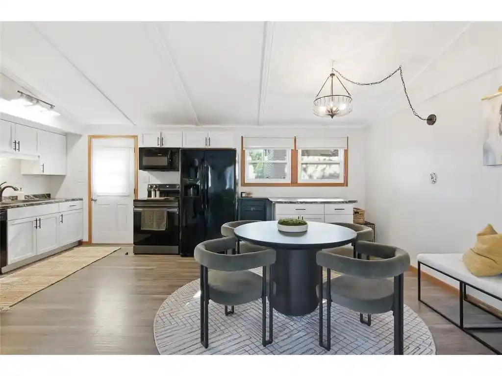 Photo 3 of Sale Pending at 616 Truax Blvd, Eau Claire, WI 54703 | MLS# 7136331 | Listing updated on 2026-09-11