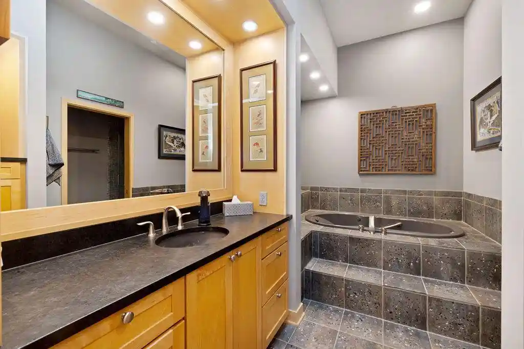 Photo 4 of Condo for sale at 1325 N Van Buren St #601, Milwaukee, WI 53202 | MLS# 1978528 | Listing updated on 2026-09-10