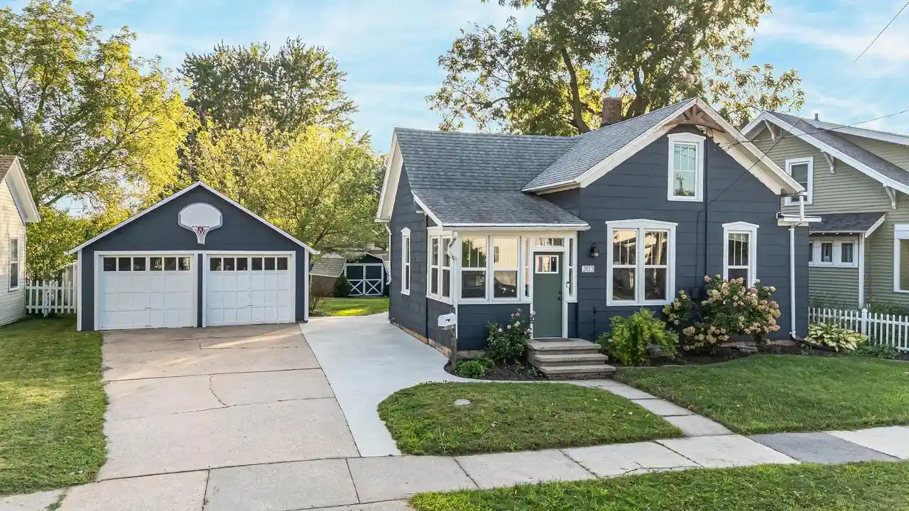 Photo 1 of Single family home for sale at 203 W Division St, Kaukauna, WI 54130 | MLS# 50331935 | Listing updated on 2026-09-09