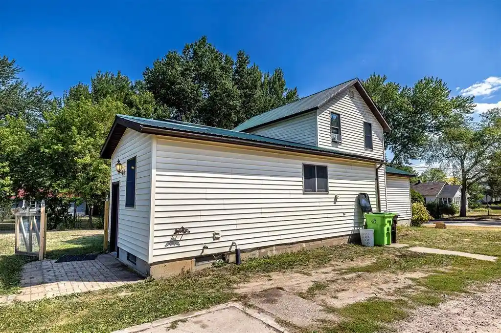 Photo 3 of Single family home for sale at 2000 Pitcher St, Neillsville, WI 54456 | MLS# 1604714 | Listing updated on 2026-09-10