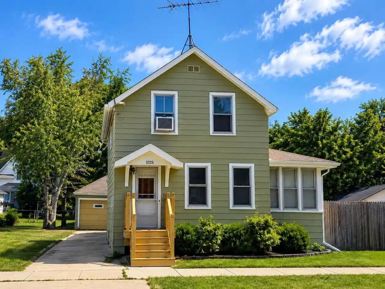 Photo 1 of Single family home for sale at 1022 Mt Vernon St, Oshkosh, WI 54901 | MLS# 50331941 | Listing updated on 2026-09-03