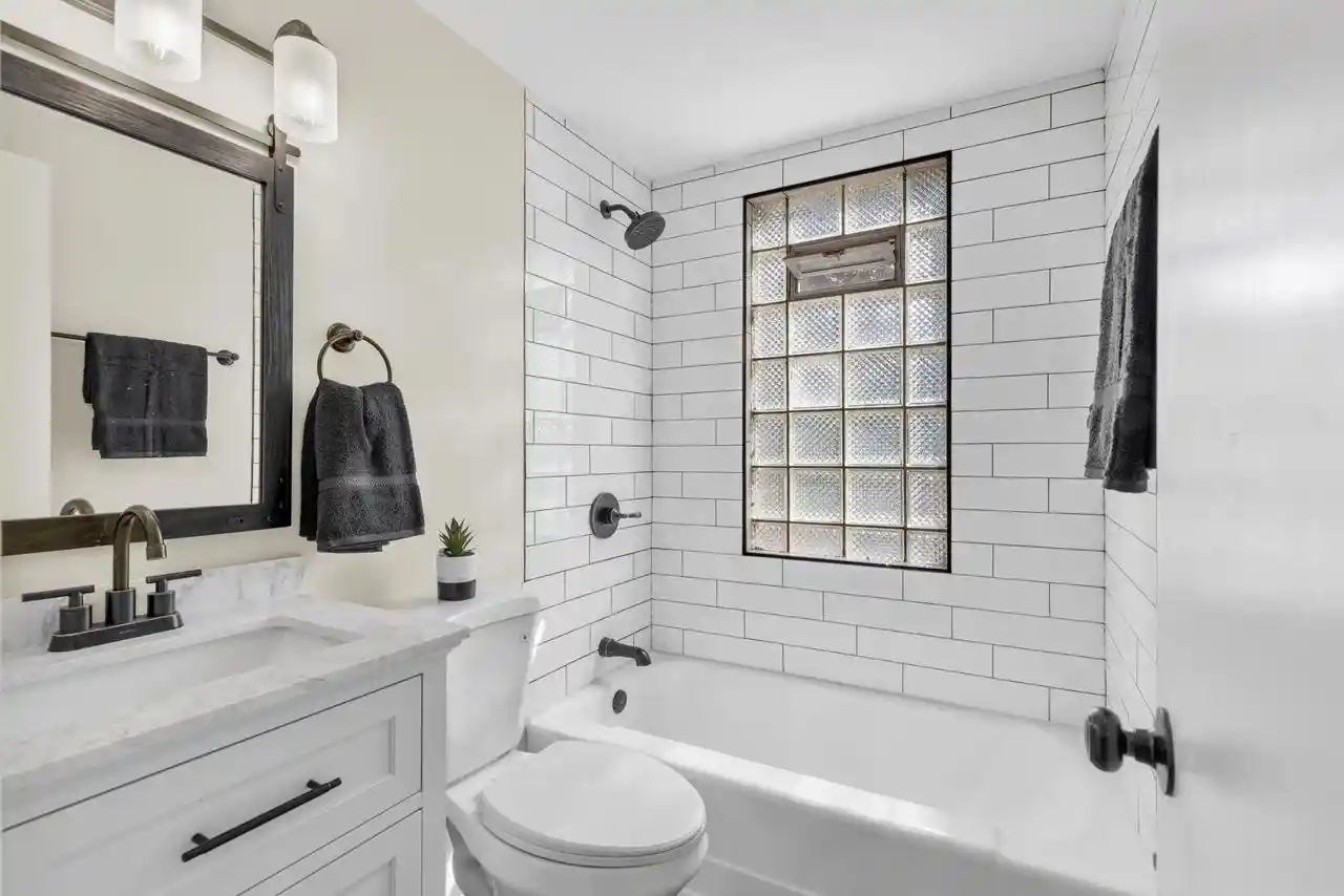 Photo 3 of Single family home for sale at 318 E Gauer Cir, Milwaukee, WI 53207 | MLS# 1978579 | Listing updated on 2026-09-14