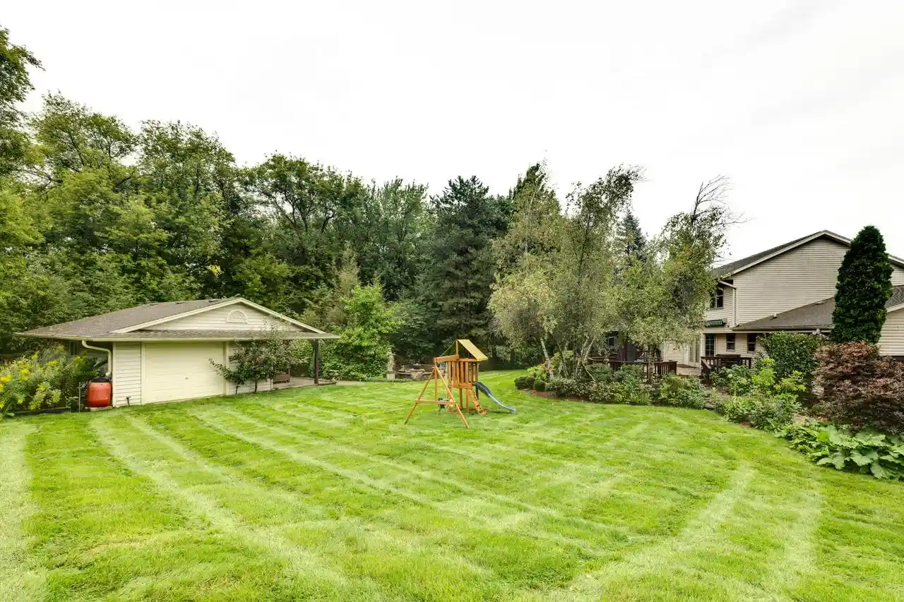 Photo 4 of Single family home for sale at W264n6615 Hillview Dr, Sussex, WI 53089 | MLS# 1978582 | Listing updated on 2026-09-08